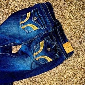 LAST CHANCE. Hollister low rise straight leg